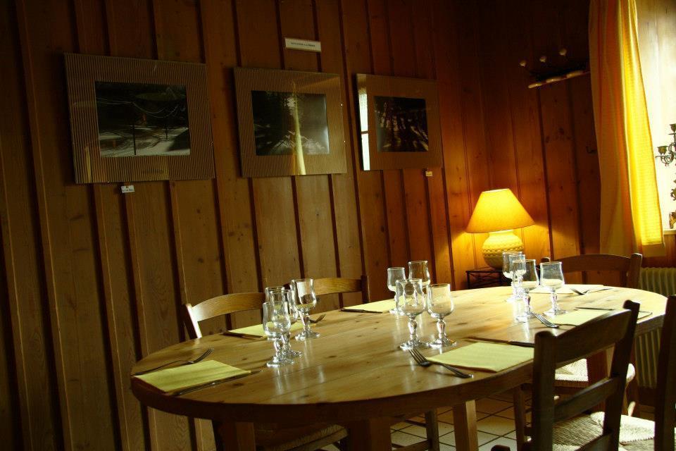 Auberge De La Perdrix Hauterive-la-Fresse ภายนอก รูปภาพ