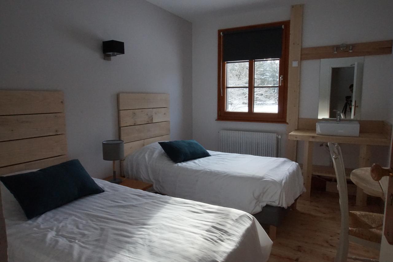 Auberge De La Perdrix Hauterive-la-Fresse ภายนอก รูปภาพ